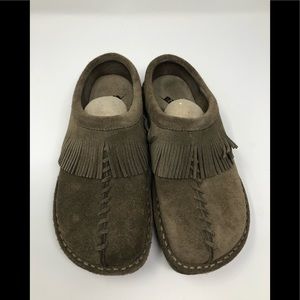 Earth shoes suede with fringe